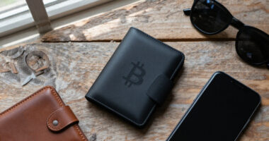 How to Choose Bitcoin Hardware Wallets
